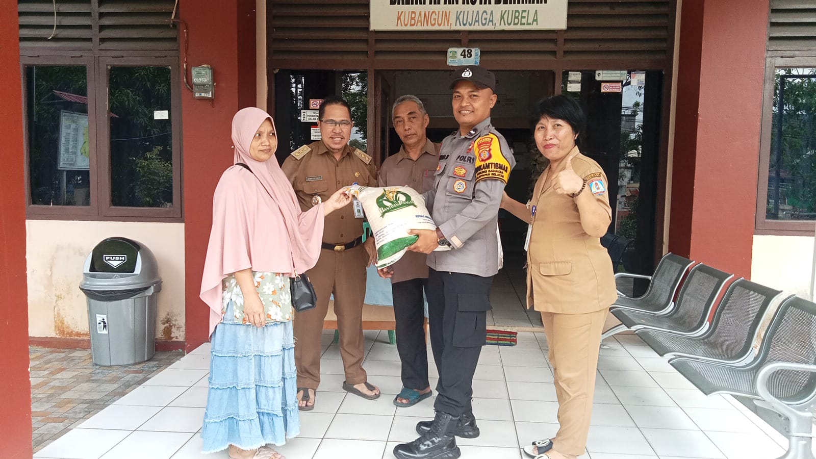 Penyerahan Bantuan Pangan Non Tunai (BPNT) 